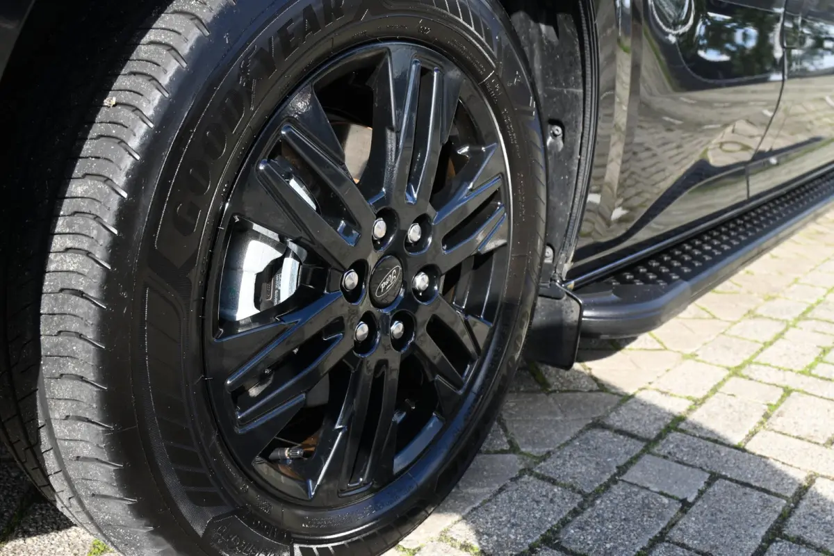 Black Platinum 320 2.5 PHEV L2H1 | Dubbel Cabine 5P | Leder | Adaptive Cruise Control | Camera | Stoelverwarming |