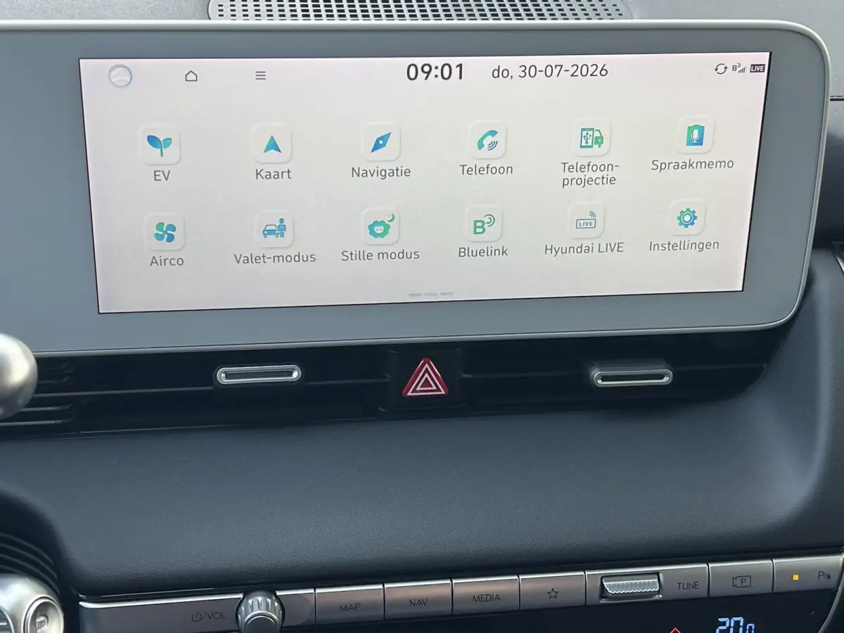 Style 58 kWh / Fabrieksgarantie tot 10-2028 / Accu SoH 100 % / CCS snel laden / WLTP 384 km stad 587 km / Navigatie / Apple Carplay Android / Adapt. CC / 19"LM wielen & All Season banden /