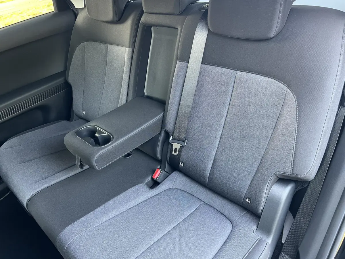 Style 58 kWh / Fabrieksgarantie tot 10-2028 / Accu SoH 100 % / CCS snel laden / WLTP 384 km stad 587 km / Navigatie / Apple Carplay Android / Adapt. CC / 19"LM wielen & All Season banden /