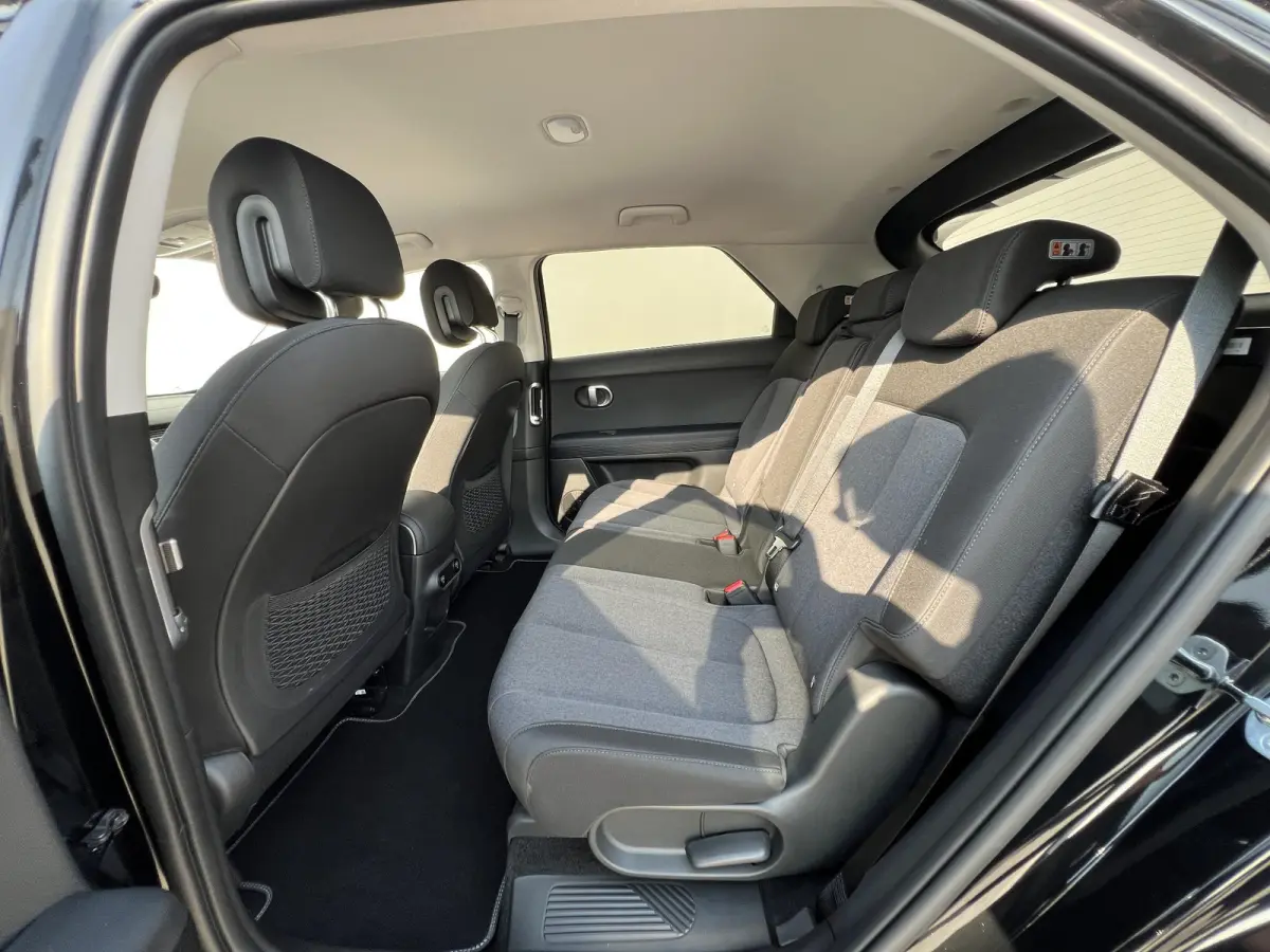 Style 58 kWh / Fabrieksgarantie tot 10-2028 / Accu SoH 100 % / CCS snel laden / WLTP 384 km stad 587 km / Navigatie / Apple Carplay Android / Adapt. CC / 19"LM wielen & All Season banden /