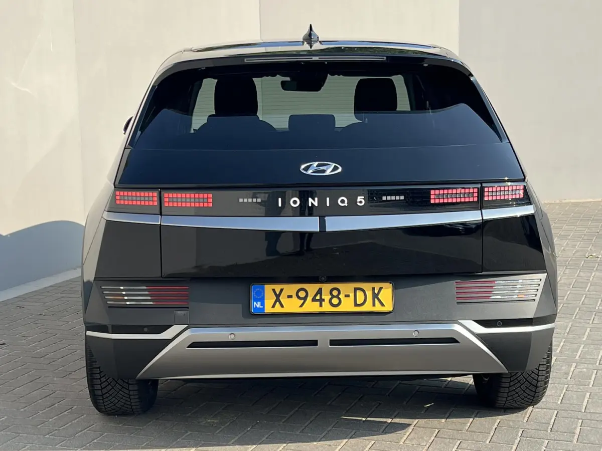 Style 58 kWh / Fabrieksgarantie tot 10-2028 / Accu SoH 100 % / CCS snel laden / WLTP 384 km stad 587 km / Navigatie / Apple Carplay Android / Adapt. CC / 19"LM wielen & All Season banden /