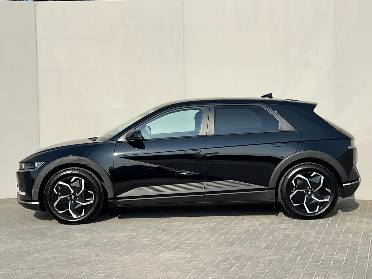Style 58 kWh / Fabrieksgarantie tot 10-2028 / Accu SoH 100 % / CCS snel laden / WLTP 384 km stad 587 km / Navigatie / Apple Carplay Android / Adapt. CC / 19"LM wielen & All Season banden /