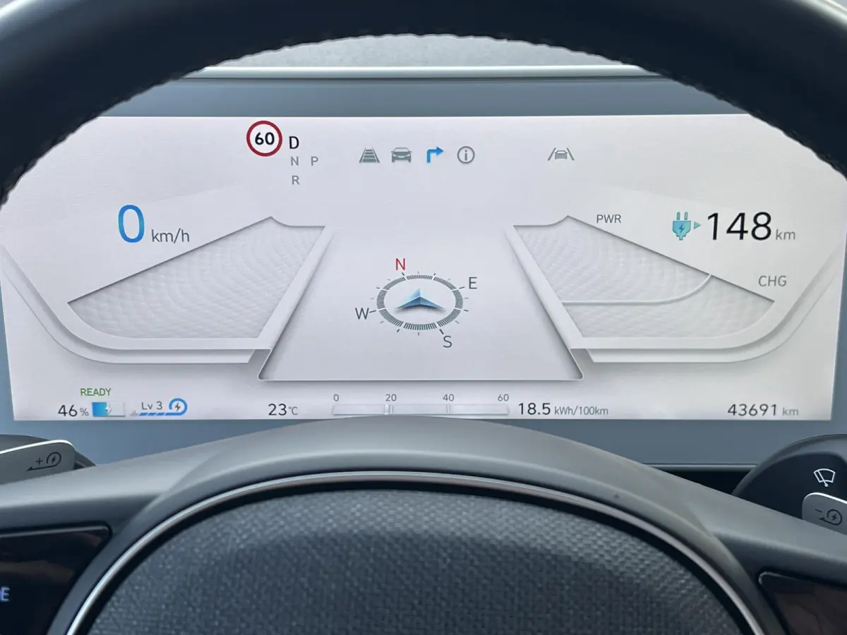 Style 58 kWh / Fabrieksgarantie tot 10-2028 / Accu SoH 100 % / CCS snel laden / WLTP 384 km stad 587 km / Navigatie / Apple Carplay Android / Adapt. CC / 19"LM wielen & All Season banden /