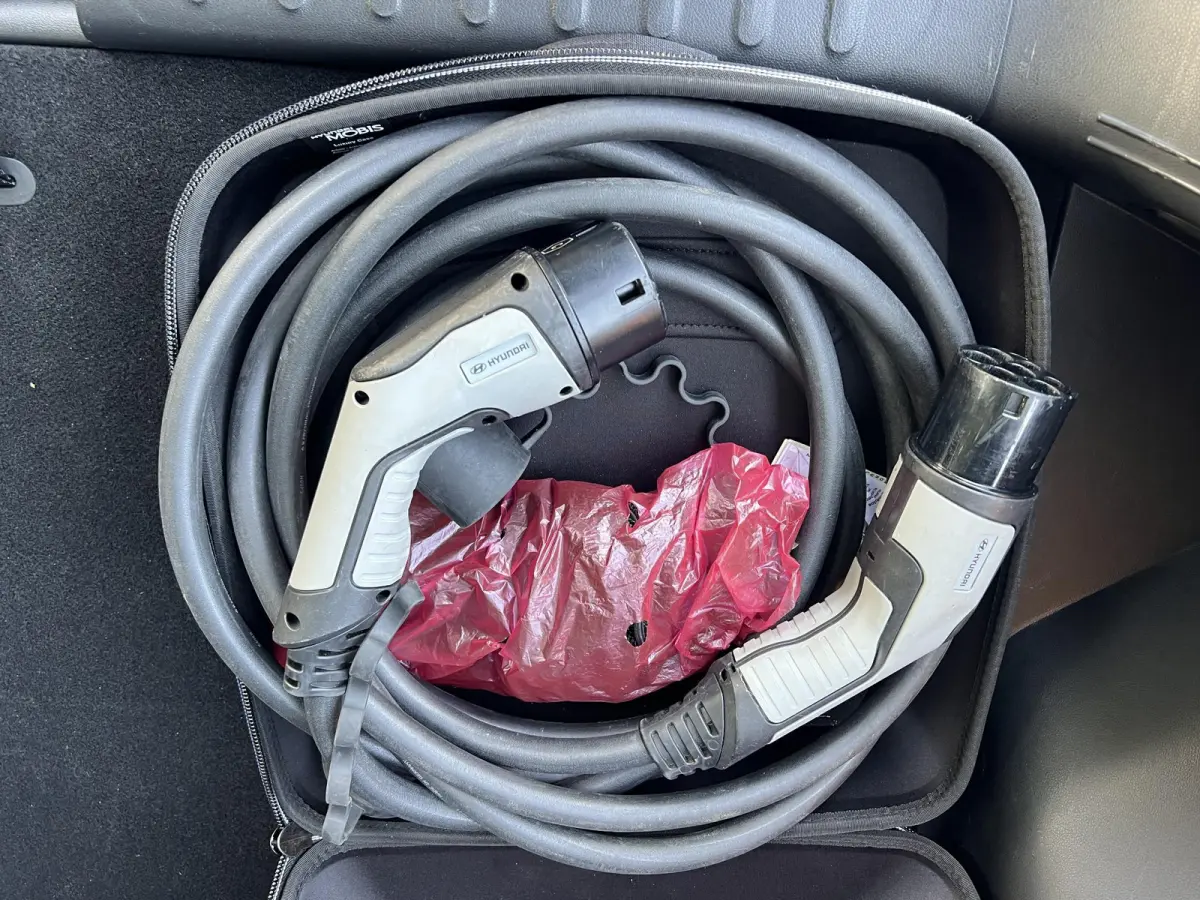 Style 58 kWh / Fabrieksgarantie tot 10-2028 / Accu SoH 100 % / CCS snel laden / WLTP 384 km stad 587 km / Navigatie / Apple Carplay Android / Adapt. CC / 19"LM wielen & All Season banden /