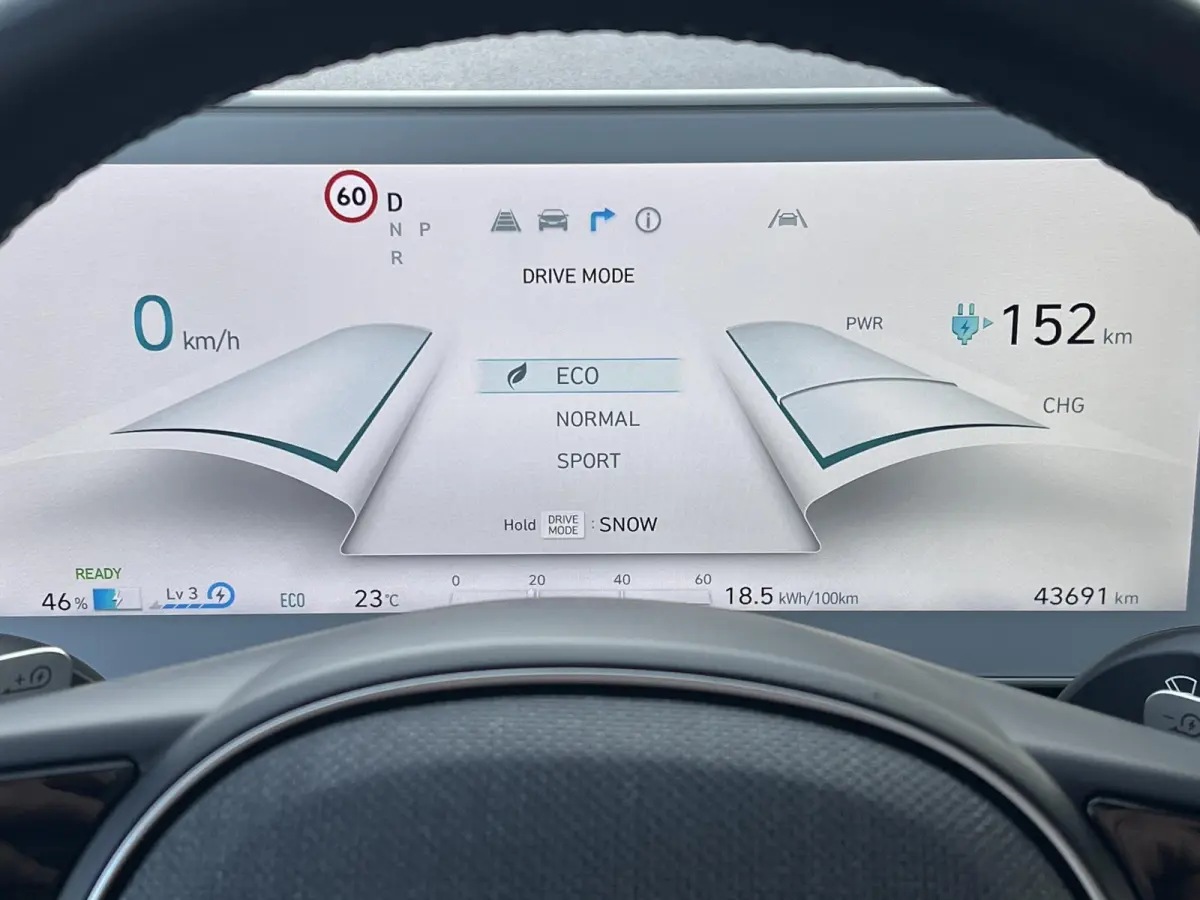 Style 58 kWh / Fabrieksgarantie tot 10-2028 / Accu SoH 100 % / CCS snel laden / WLTP 384 km stad 587 km / Navigatie / Apple Carplay Android / Adapt. CC / 19"LM wielen & All Season banden /