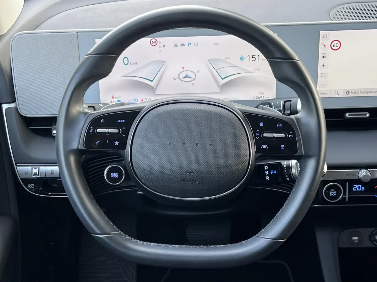 Style 58 kWh / Fabrieksgarantie tot 10-2028 / Accu SoH 100 % / CCS snel laden / WLTP 384 km stad 587 km / Navigatie / Apple Carplay Android / Adapt. CC / 19"LM wielen & All Season banden /