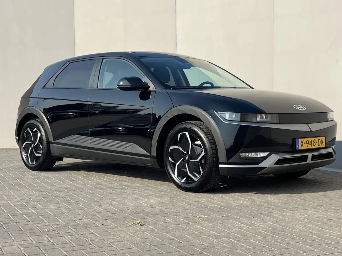 Style 58 kWh / Fabrieksgarantie tot 10-2028 / Accu SoH 100 % / CCS snel laden / WLTP 384 km stad 587 km / Navigatie / Apple Carplay Android / Adapt. CC / 19"LM wielen & All Season banden /