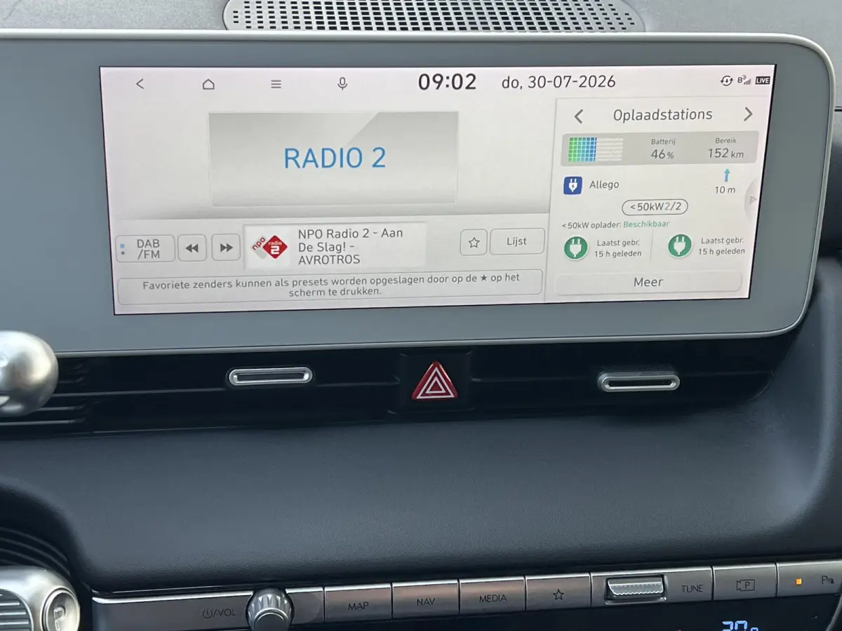 Style 58 kWh / Fabrieksgarantie tot 10-2028 / Accu SoH 100 % / CCS snel laden / WLTP 384 km stad 587 km / Navigatie / Apple Carplay Android / Adapt. CC / 19"LM wielen & All Season banden /