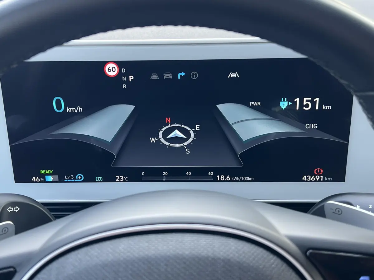 Style 58 kWh / Fabrieksgarantie tot 10-2028 / Accu SoH 100 % / CCS snel laden / WLTP 384 km stad 587 km / Navigatie / Apple Carplay Android / Adapt. CC / 19"LM wielen & All Season banden /
