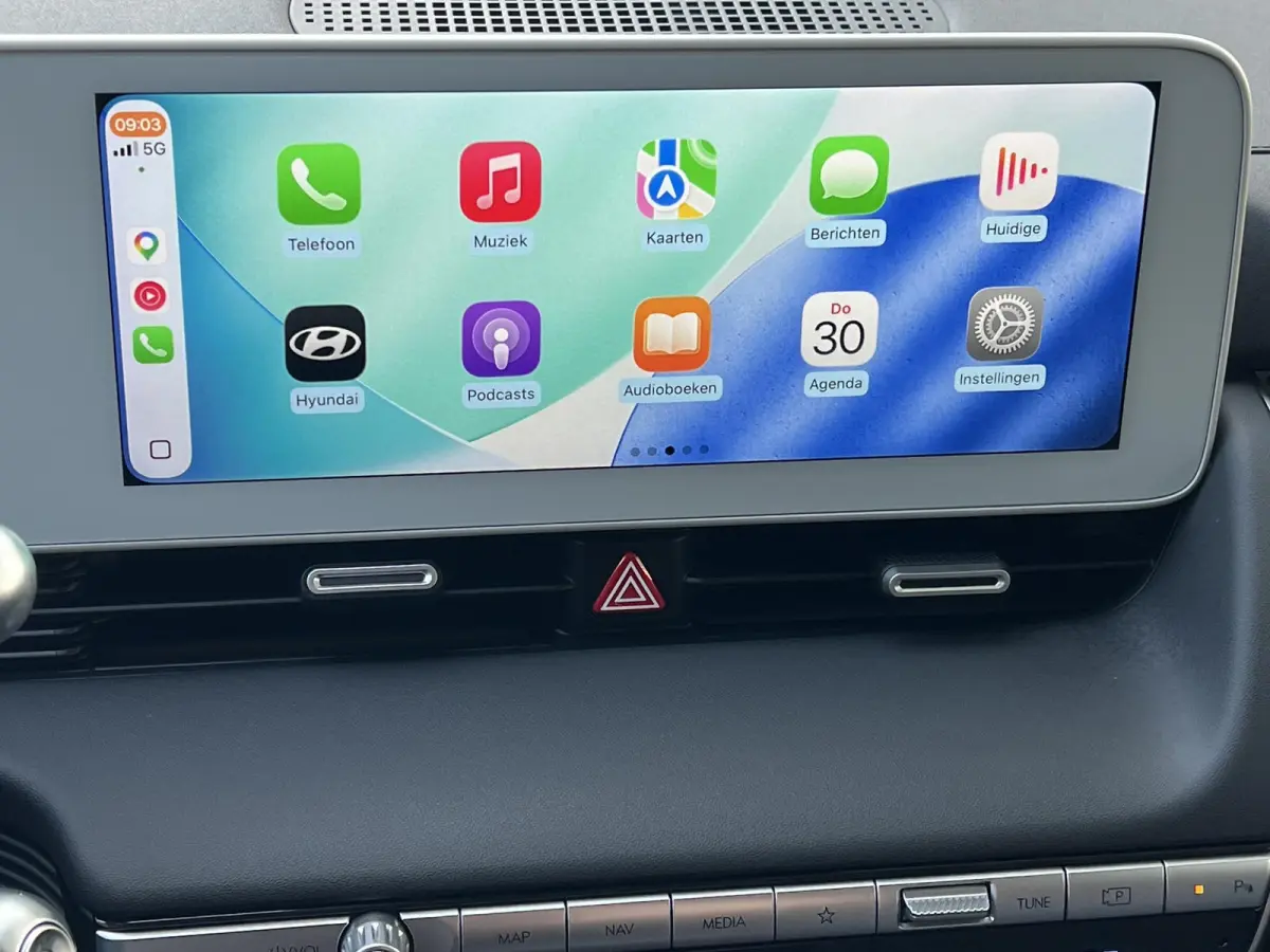 Style 58 kWh / Fabrieksgarantie tot 10-2028 / Accu SoH 100 % / CCS snel laden / WLTP 384 km stad 587 km / Navigatie / Apple Carplay Android / Adapt. CC / 19"LM wielen & All Season banden /