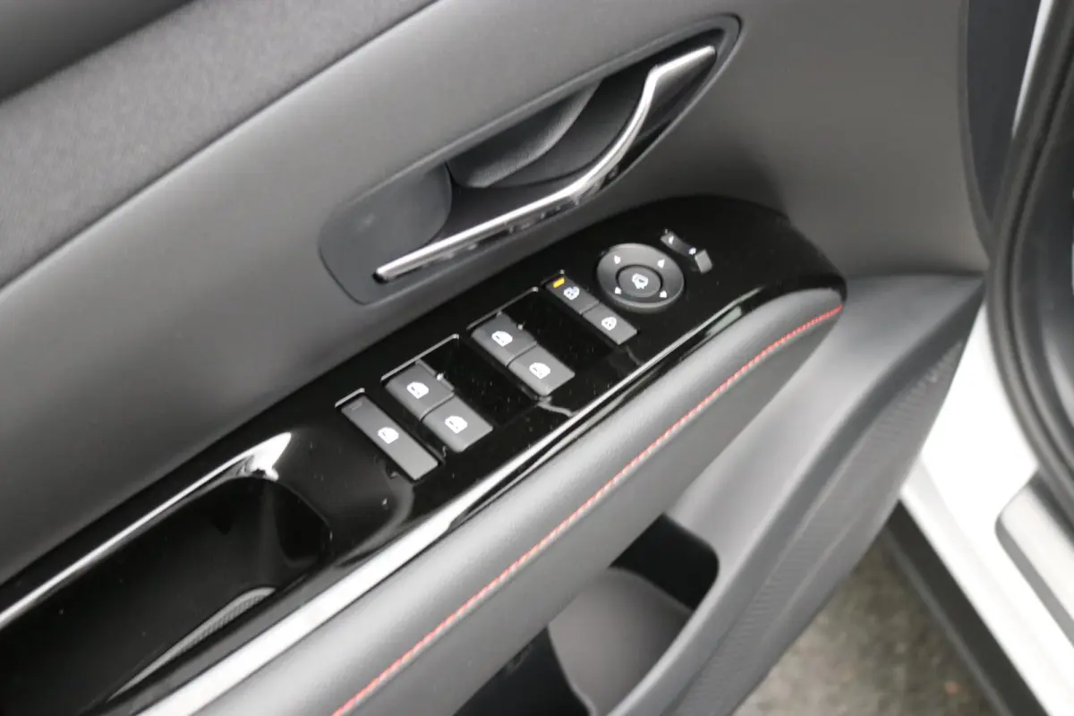 1.6 T-GDI PHEV N Line Business / Prijs is rijklaar / Adaptieve Cruise Control / Navigatie / Keyless Entry / Snel leverbaar / 5 Jaar fabrieksgarantie /