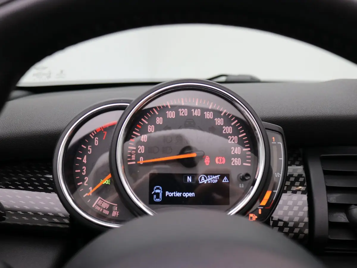2.0 S Chili Serious Business / Navigatie / Parkeersensoren voor en achter / Historie digitaal aanwezig / Stoelverwarming voor / Airco Climat Control / LMV / Elektrisch Cabriodak / Lederen be