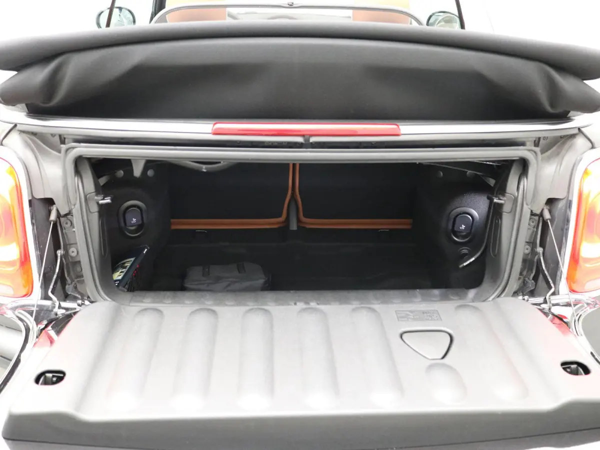 2.0 S Chili Serious Business / Navigatie / Parkeersensoren voor en achter / Historie digitaal aanwezig / Stoelverwarming voor / Airco Climat Control / LMV / Elektrisch Cabriodak / Lederen be