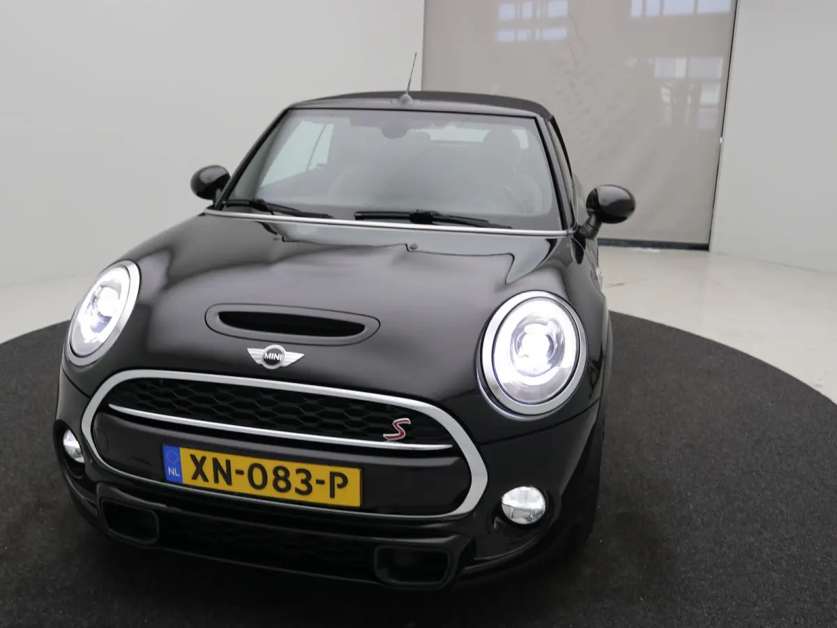 2.0 S Chili Serious Business / Navigatie / Parkeersensoren voor en achter / Historie digitaal aanwezig / Stoelverwarming voor / Airco Climat Control / LMV / Elektrisch Cabriodak / Lederen be