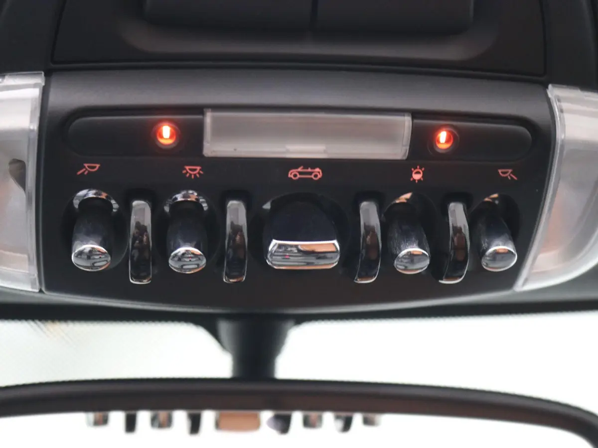 2.0 S Chili Serious Business / Navigatie / Parkeersensoren voor en achter / Historie digitaal aanwezig / Stoelverwarming voor / Airco Climat Control / LMV / Elektrisch Cabriodak / Lederen be