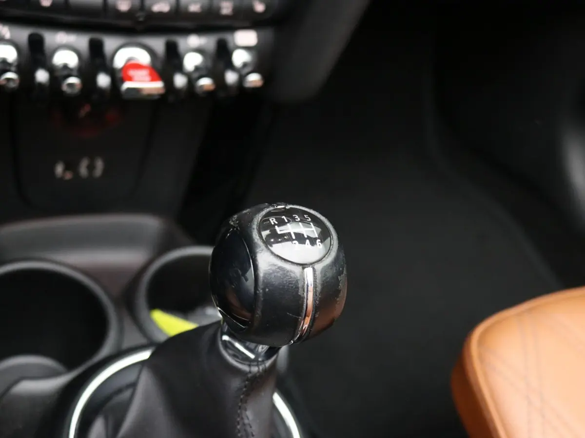 2.0 S Chili Serious Business / Navigatie / Parkeersensoren voor en achter / Historie digitaal aanwezig / Stoelverwarming voor / Airco Climat Control / LMV / Elektrisch Cabriodak / Lederen be