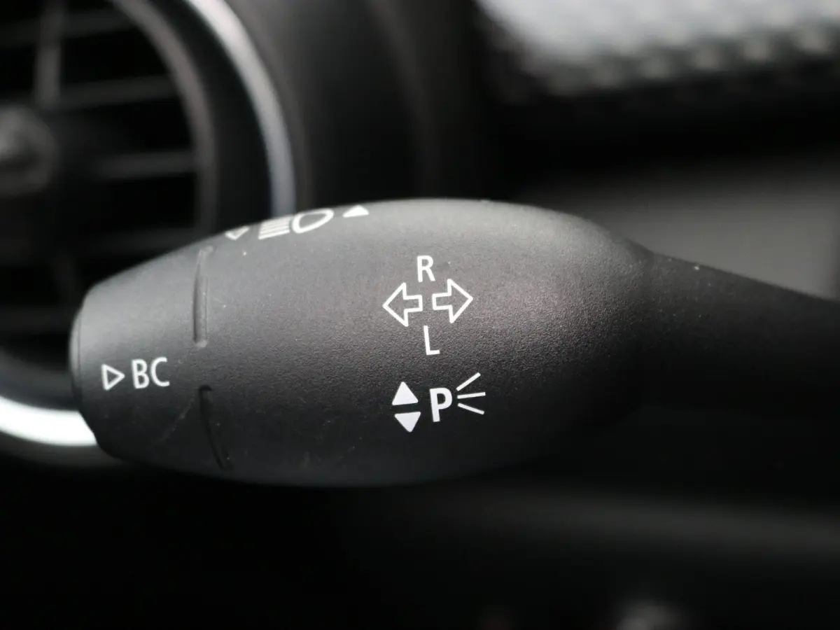 2.0 S Chili Serious Business / Navigatie / Parkeersensoren voor en achter / Historie digitaal aanwezig / Stoelverwarming voor / Airco Climat Control / LMV / Elektrisch Cabriodak / Lederen be