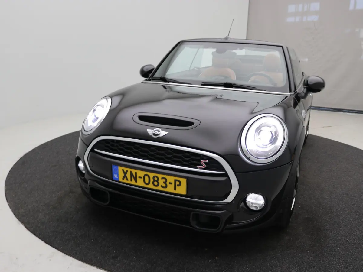 2.0 S Chili Serious Business / Navigatie / Parkeersensoren voor en achter / Historie digitaal aanwezig / Stoelverwarming voor / Airco Climat Control / LMV / Elektrisch Cabriodak / Lederen be