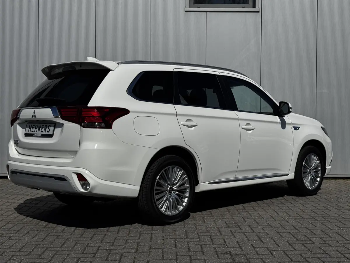 2.4 PHEV Intense+ / Trekhaak Afneembaar / Trekgewicht 1.500 KG / Stoelverwarming / Achteruitrijcamera / Navigatie / Apple CarPlay & Android Auto / Stoel verwarming voor / SoH 73% /