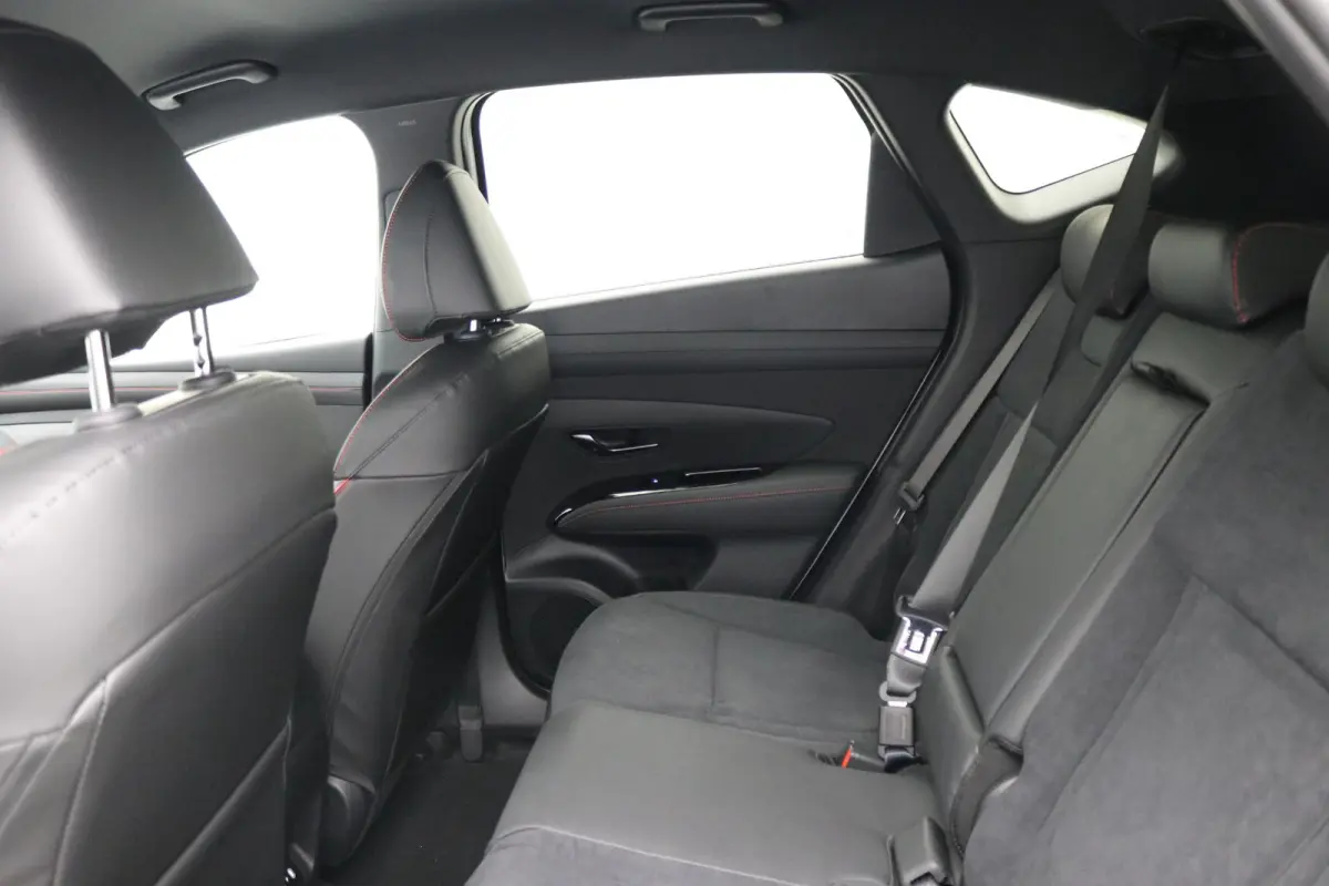 1.6 T-GDI PHEV N Line Edition / Navigatie / Leer-Alcantara bekleding met rode stiksel / 19" LMV / Stoelverwarming voor / LED verlichting /