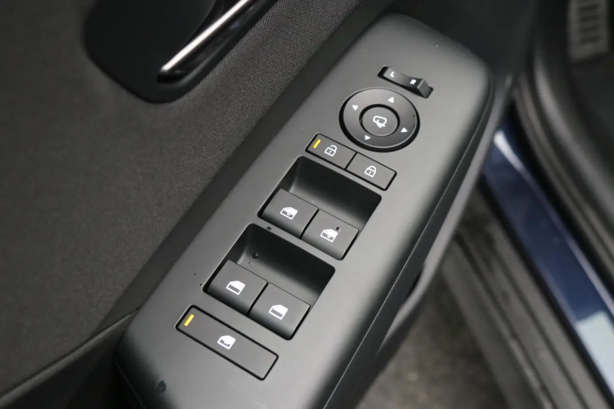 N Line Business 64.8 kWh / Navigatie / Cruise Control Adaptief / Airco Automatisch / 18" LMV / Warmtepomp / 3-Fase /