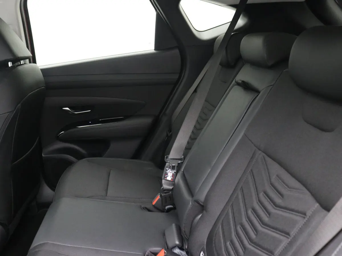 1.6 T-GDI PHEV Comfort Smart / Adaptieve Cruise Control / Navigatie / 19" LMV / Stoelverwarming voor / Stuurwielverwarming / Automatische Achterklep / Parkeersensoren voor & Achter /