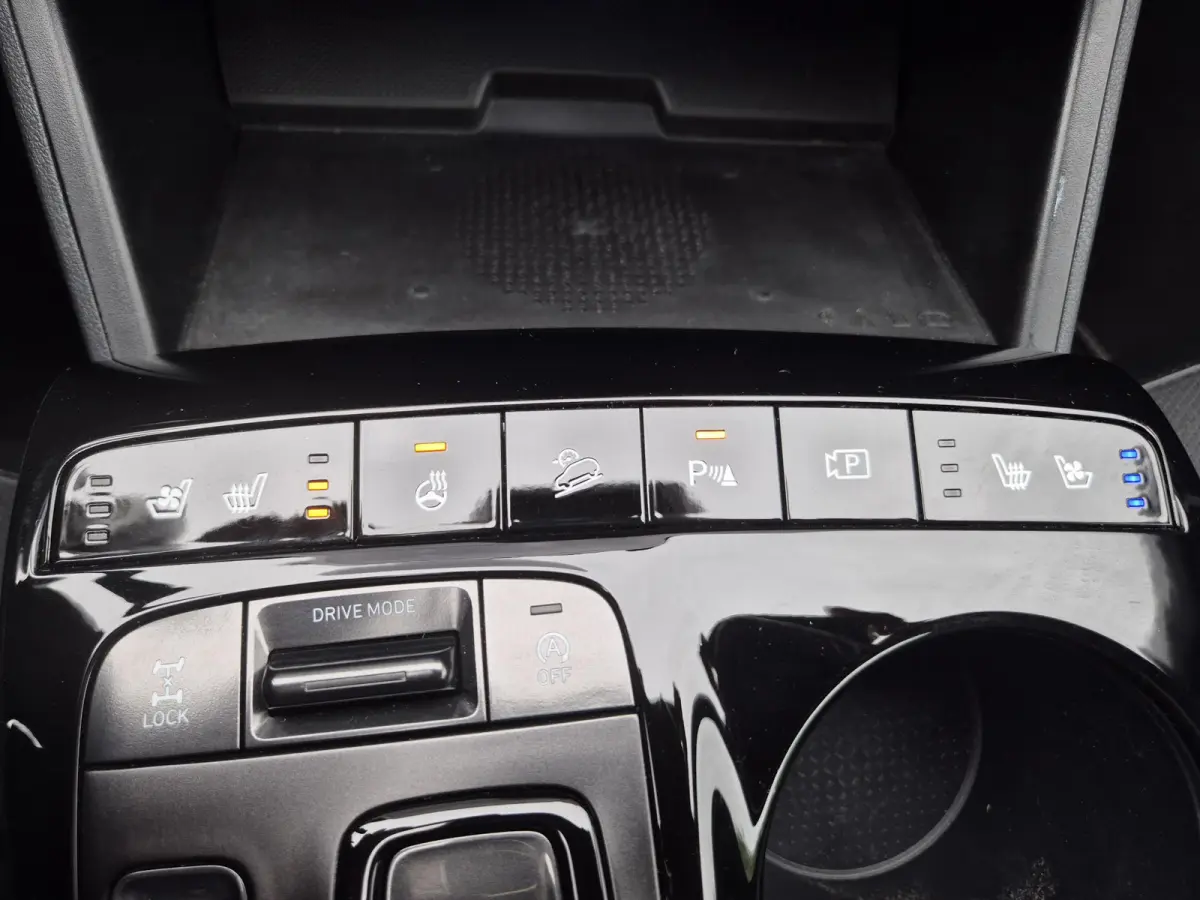 1.6 T-GDI HEV N Line Sky / Dealer onderhouden / Fabrieksgarantie tot 03-2027 / Trekhaak afneembaar / Panorama schuifdak / Trekgewicht 1650 kg / Navigatie / Apple Carplay Android / Elektrisch