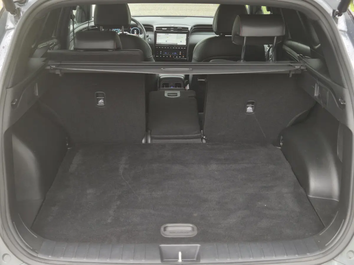 1.6 T-GDI HEV N Line Sky / Dealer onderhouden / Fabrieksgarantie tot 03-2027 / Trekhaak afneembaar / Panorama schuifdak / Trekgewicht 1650 kg / Navigatie / Apple Carplay Android / Elektrisch