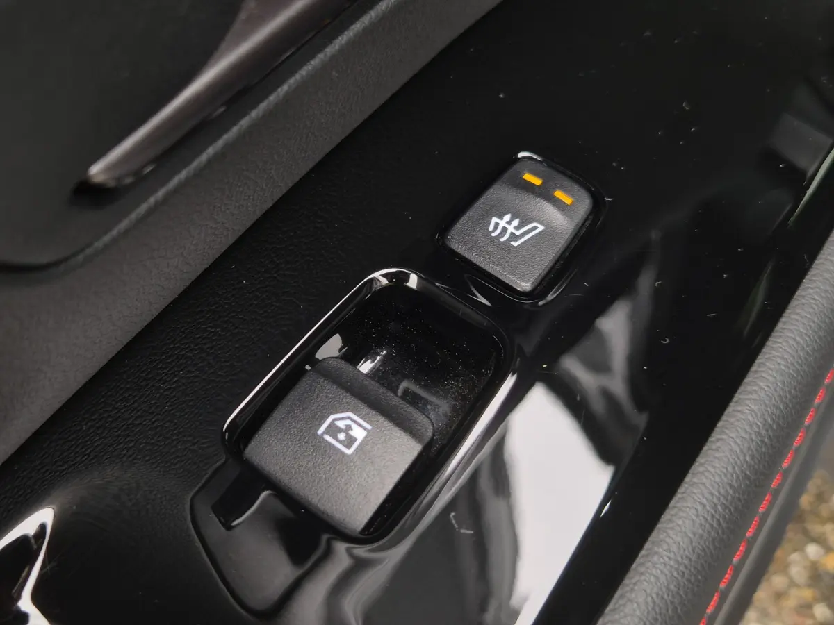 1.6 T-GDI HEV N Line Sky / Dealer onderhouden / Fabrieksgarantie tot 03-2027 / Trekhaak afneembaar / Panorama schuifdak / Trekgewicht 1650 kg / Navigatie / Apple Carplay Android / Elektrisch