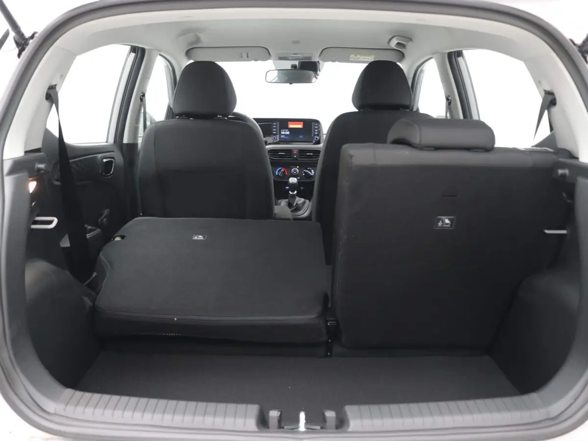 1.0 Comfort Smart / Navigatie / Cruise Control / Airco / LED dagrijverlichting / Achteruitrijcamera / Parkeersensoren achter / Fabrieksgarantie t/m 25-01-2030 /