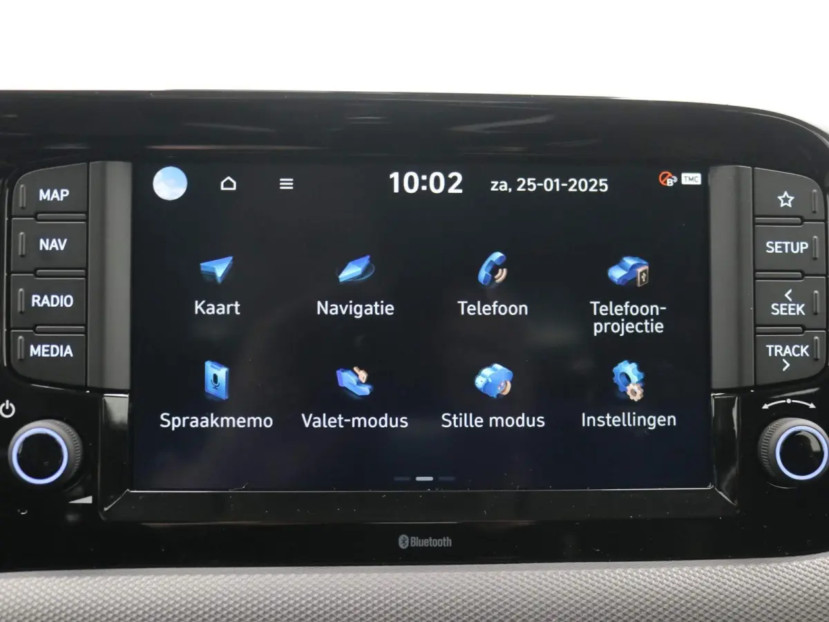 1.0 Comfort Smart / Navigatie / Cruise Control / Airco / LED dagrijverlichting / Achteruitrijcamera / Parkeersensoren achter / Fabrieksgarantie t/m 25-01-2030 /