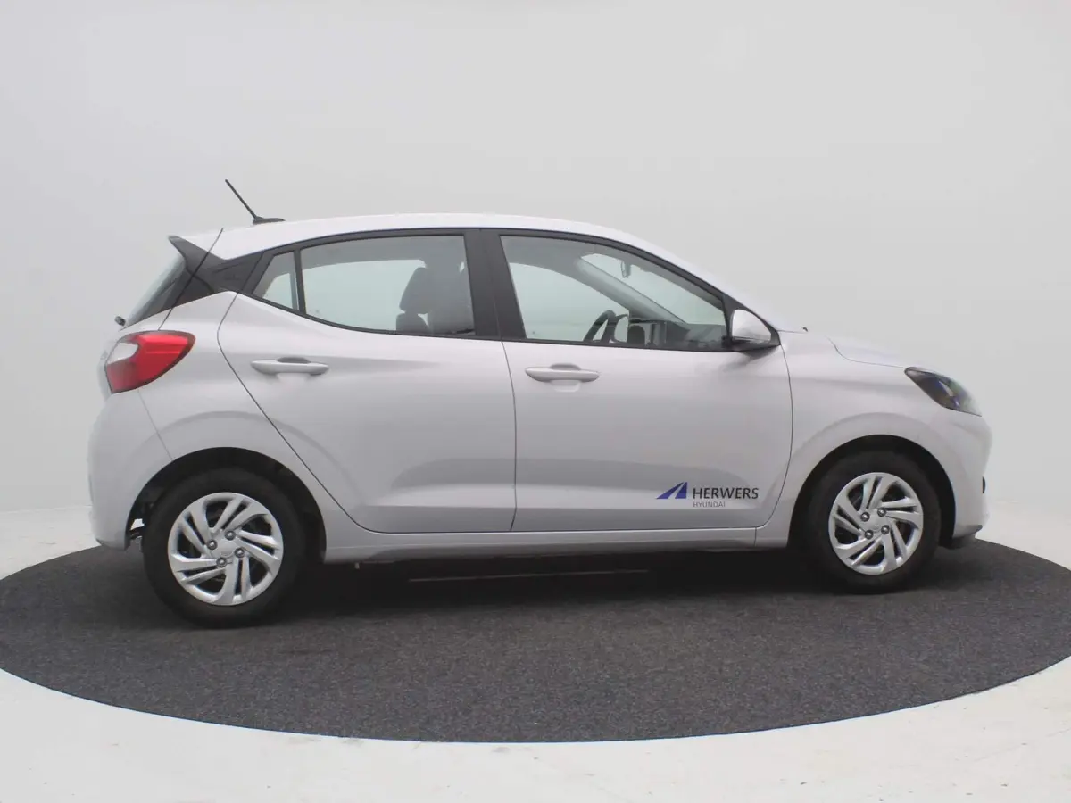 1.0 Comfort Smart / Navigatie / Cruise Control / Airco / LED dagrijverlichting / Achteruitrijcamera / Parkeersensoren achter / Fabrieksgarantie t/m 25-01-2030 /