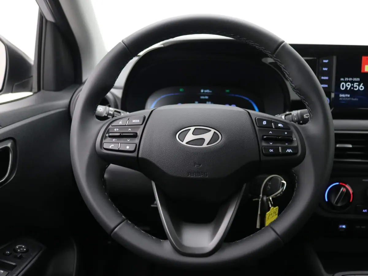 1.0 Comfort Smart / Navigatie / Cruise Control / Airco / LED dagrijverlichting / Achteruitrijcamera / Parkeersensoren achter / Fabrieksgarantie t/m 25-01-2030 /