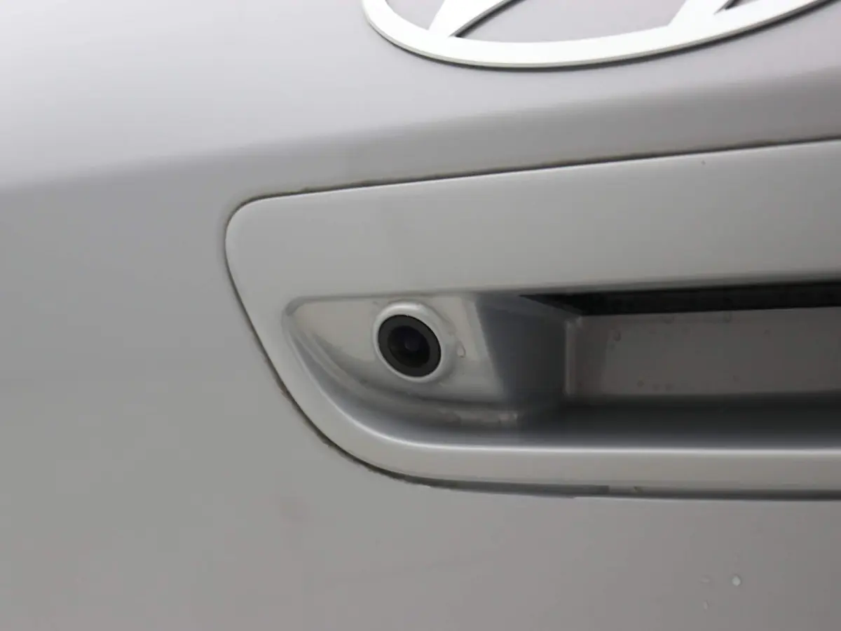 1.0 Comfort Smart / Navigatie / Cruise Control / Airco / LED dagrijverlichting / Achteruitrijcamera / Parkeersensoren achter / Fabrieksgarantie t/m 25-01-2030 /