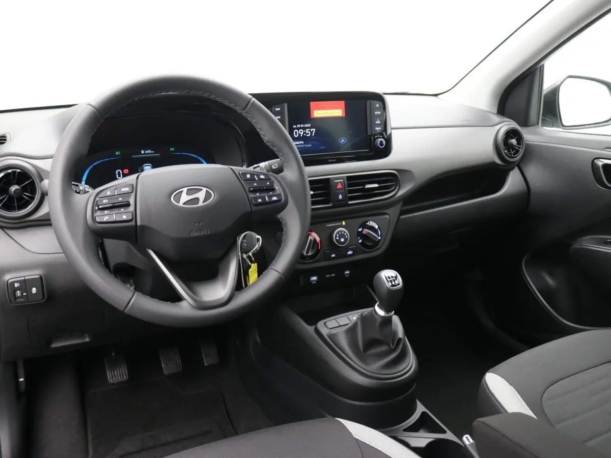 1.0 Comfort Smart / Navigatie / Cruise Control / Airco / LED dagrijverlichting / Achteruitrijcamera / Parkeersensoren achter / Fabrieksgarantie t/m 25-01-2030 /