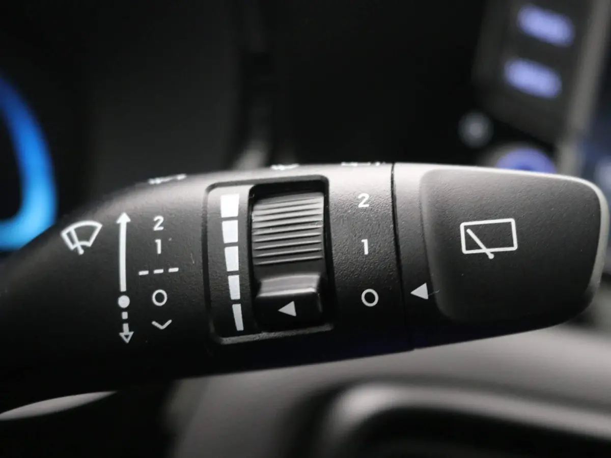 1.0 Comfort Smart / Navigatie / Cruise Control / Airco / LED dagrijverlichting / Achteruitrijcamera / Parkeersensoren achter / Fabrieksgarantie t/m 25-01-2030 /