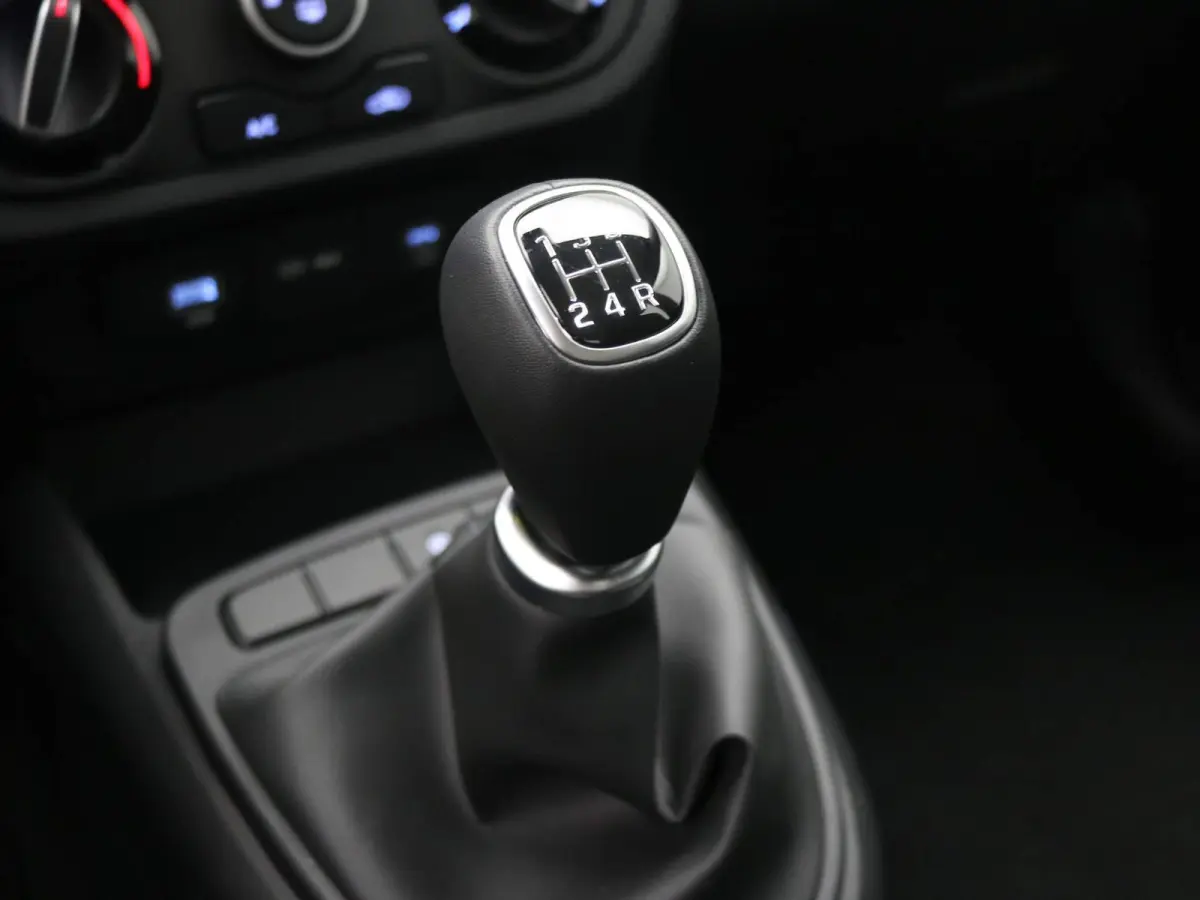 1.0 Comfort Smart / Navigatie / Cruise Control / Airco / LED dagrijverlichting / Achteruitrijcamera / Parkeersensoren achter / Fabrieksgarantie t/m 25-01-2030 /