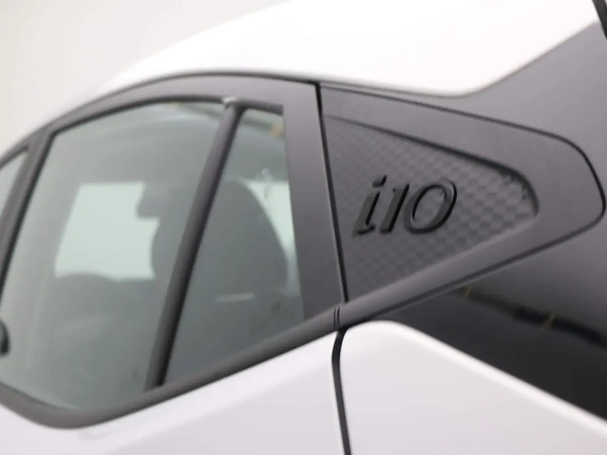 1.0 Comfort Smart / Navigatie / Cruise Control / Airco / LED dagrijverlichting / Achteruitrijcamera / Parkeersensoren achter / Fabrieksgarantie t/m 25-01-2030 /