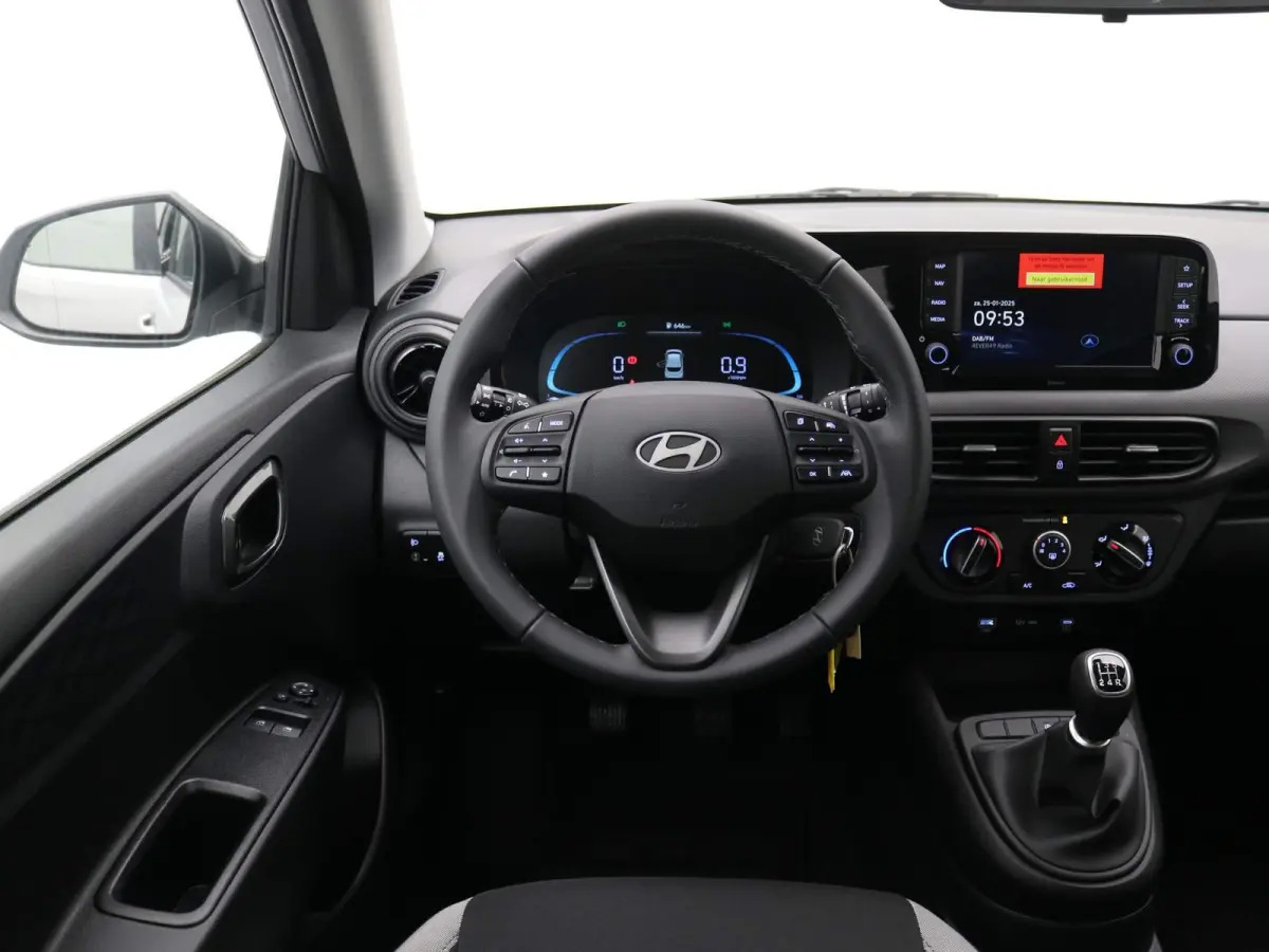 1.0 Comfort Smart / Navigatie / Cruise Control / Airco / LED dagrijverlichting / Achteruitrijcamera / Parkeersensoren achter / Fabrieksgarantie t/m 25-01-2030 /