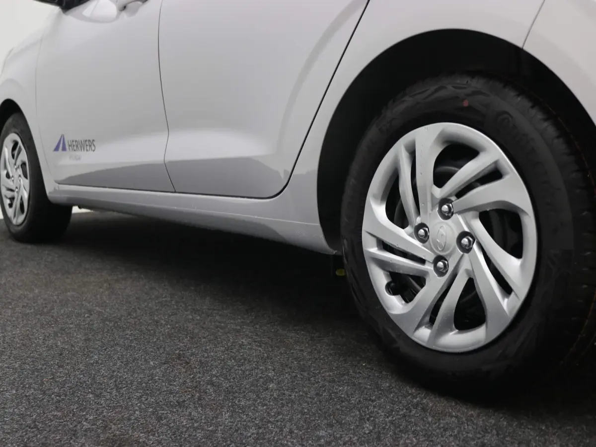 1.0 Comfort Smart / Navigatie / Cruise Control / Airco / LED dagrijverlichting / Achteruitrijcamera / Parkeersensoren achter / Fabrieksgarantie t/m 25-01-2030 /
