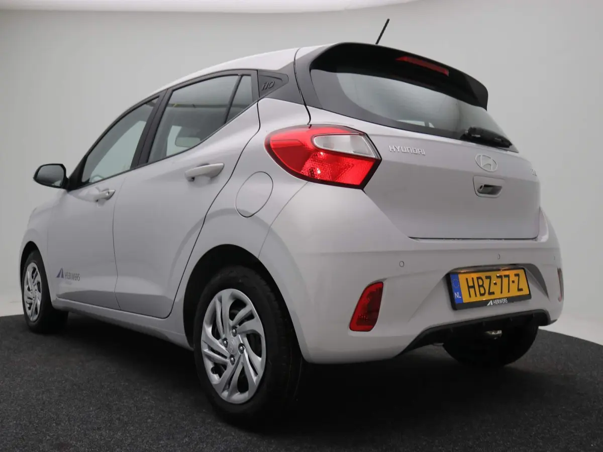 1.0 Comfort Smart / Navigatie / Cruise Control / Airco / LED dagrijverlichting / Achteruitrijcamera / Parkeersensoren achter / Fabrieksgarantie t/m 25-01-2030 /