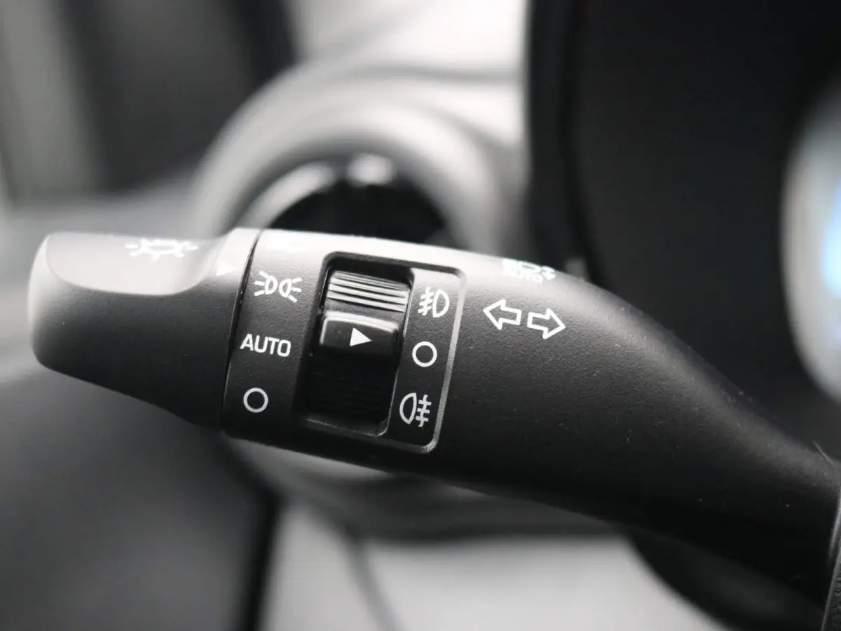 1.0 Comfort Smart / Navigatie / Cruise Control / Airco / LED dagrijverlichting / Achteruitrijcamera / Parkeersensoren achter / Fabrieksgarantie t/m 25-01-2030 /