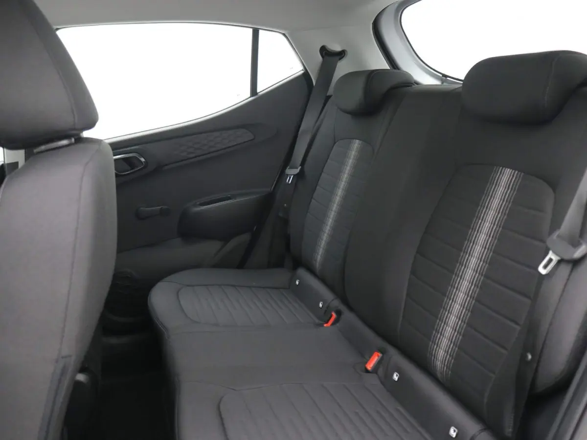 1.0 Comfort Smart / Navigatie / Cruise Control / Airco / LED dagrijverlichting / Achteruitrijcamera / Parkeersensoren achter / Fabrieksgarantie t/m 25-01-2030 /