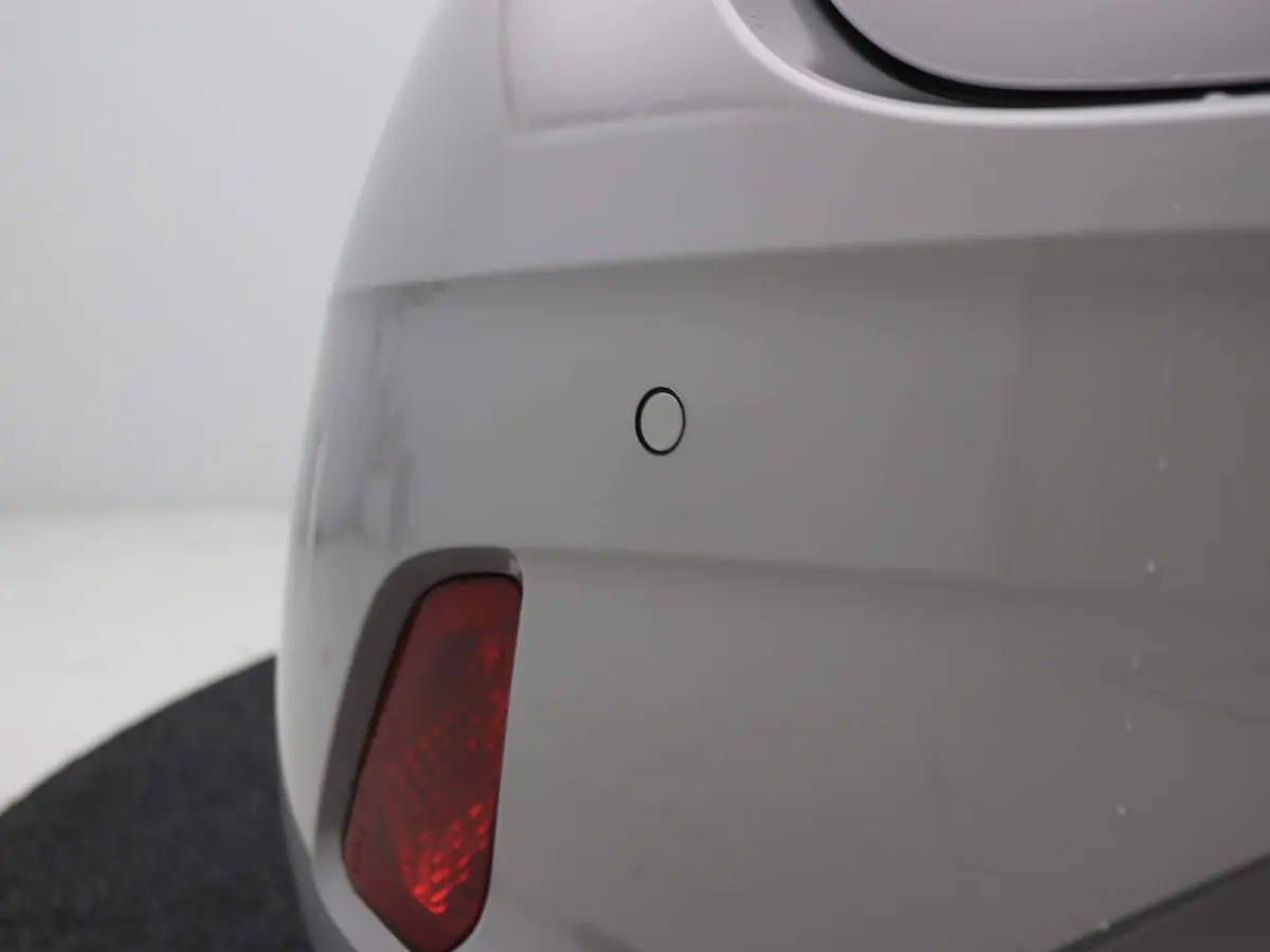 1.0 Comfort Smart / Navigatie / Cruise Control / Airco / LED dagrijverlichting / Achteruitrijcamera / Parkeersensoren achter / Fabrieksgarantie t/m 25-01-2030 /