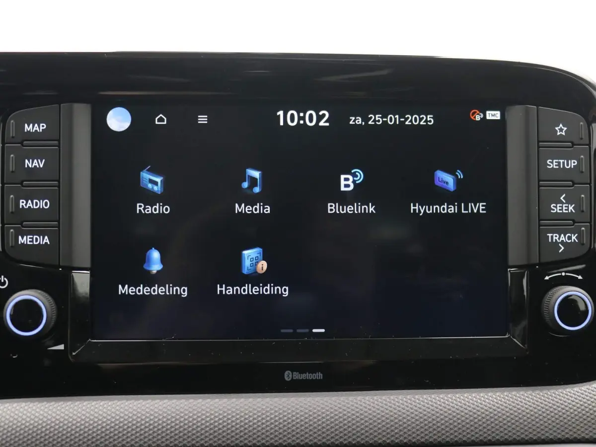 1.0 Comfort Smart / Navigatie / Cruise Control / Airco / LED dagrijverlichting / Achteruitrijcamera / Parkeersensoren achter / Fabrieksgarantie t/m 25-01-2030 /