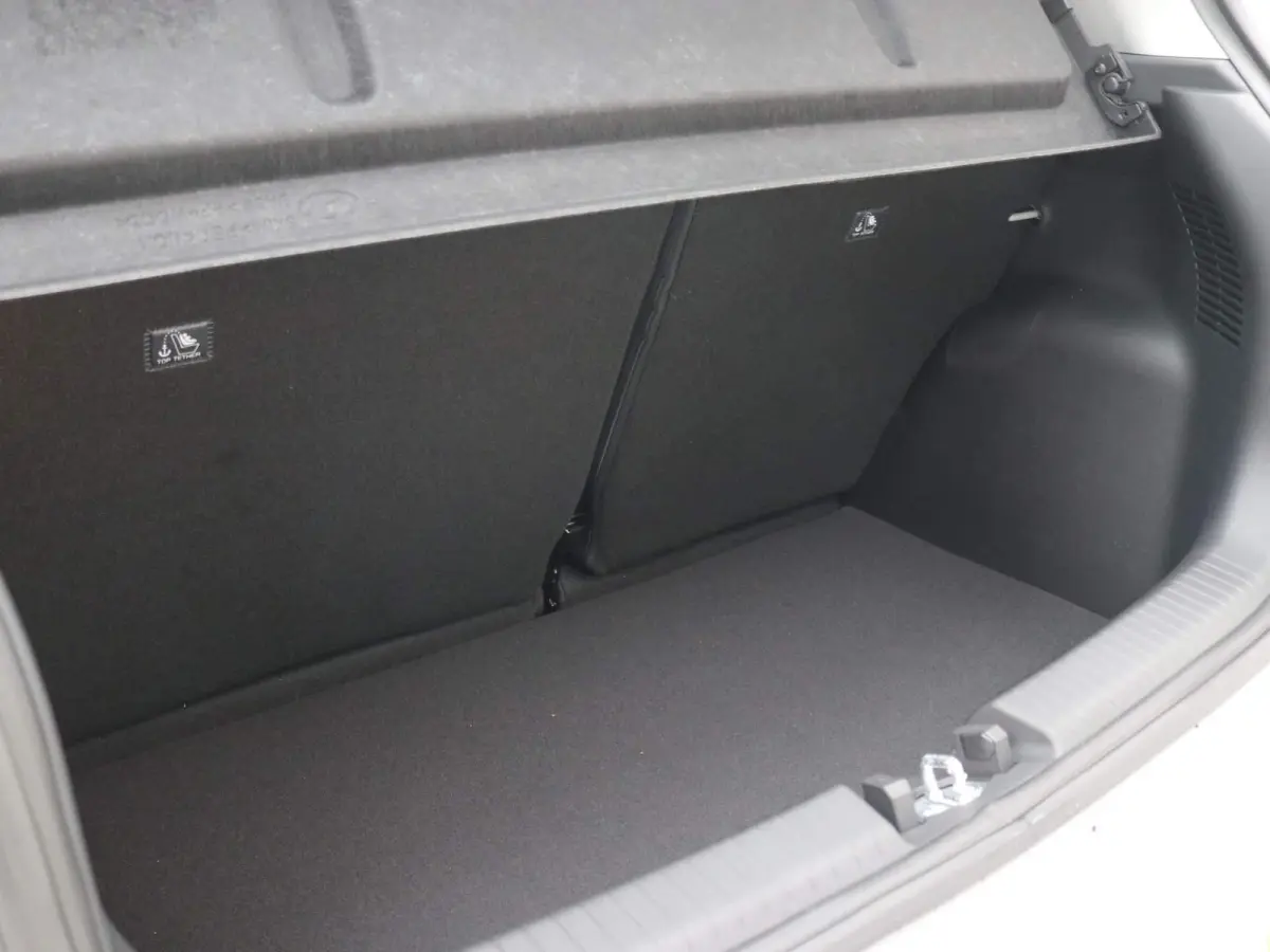 1.0 Comfort Smart / Navigatie / Cruise Control / Airco / LED dagrijverlichting / Achteruitrijcamera / Parkeersensoren achter / Fabrieksgarantie t/m 25-01-2030 /