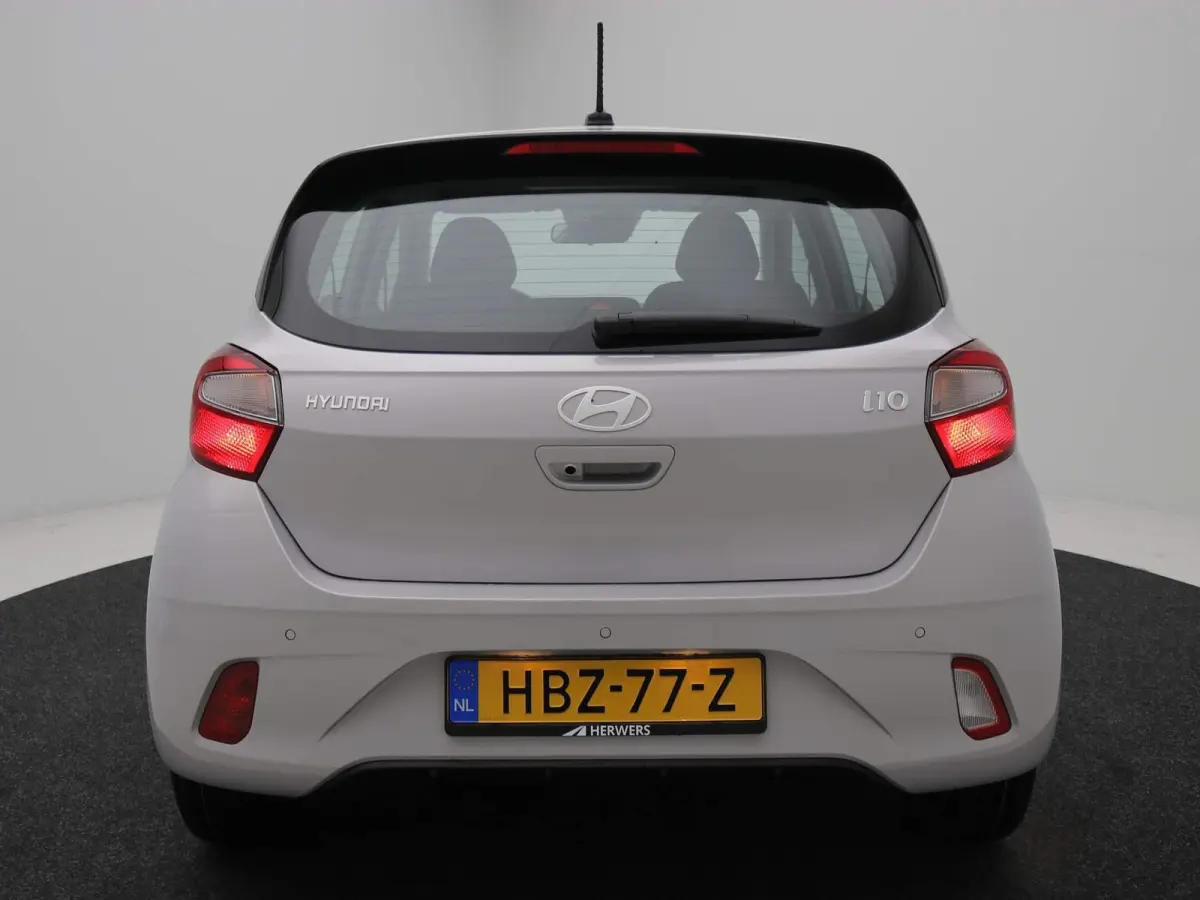 1.0 Comfort Smart / Navigatie / Cruise Control / Airco / LED dagrijverlichting / Achteruitrijcamera / Parkeersensoren achter / Fabrieksgarantie t/m 25-01-2030 /