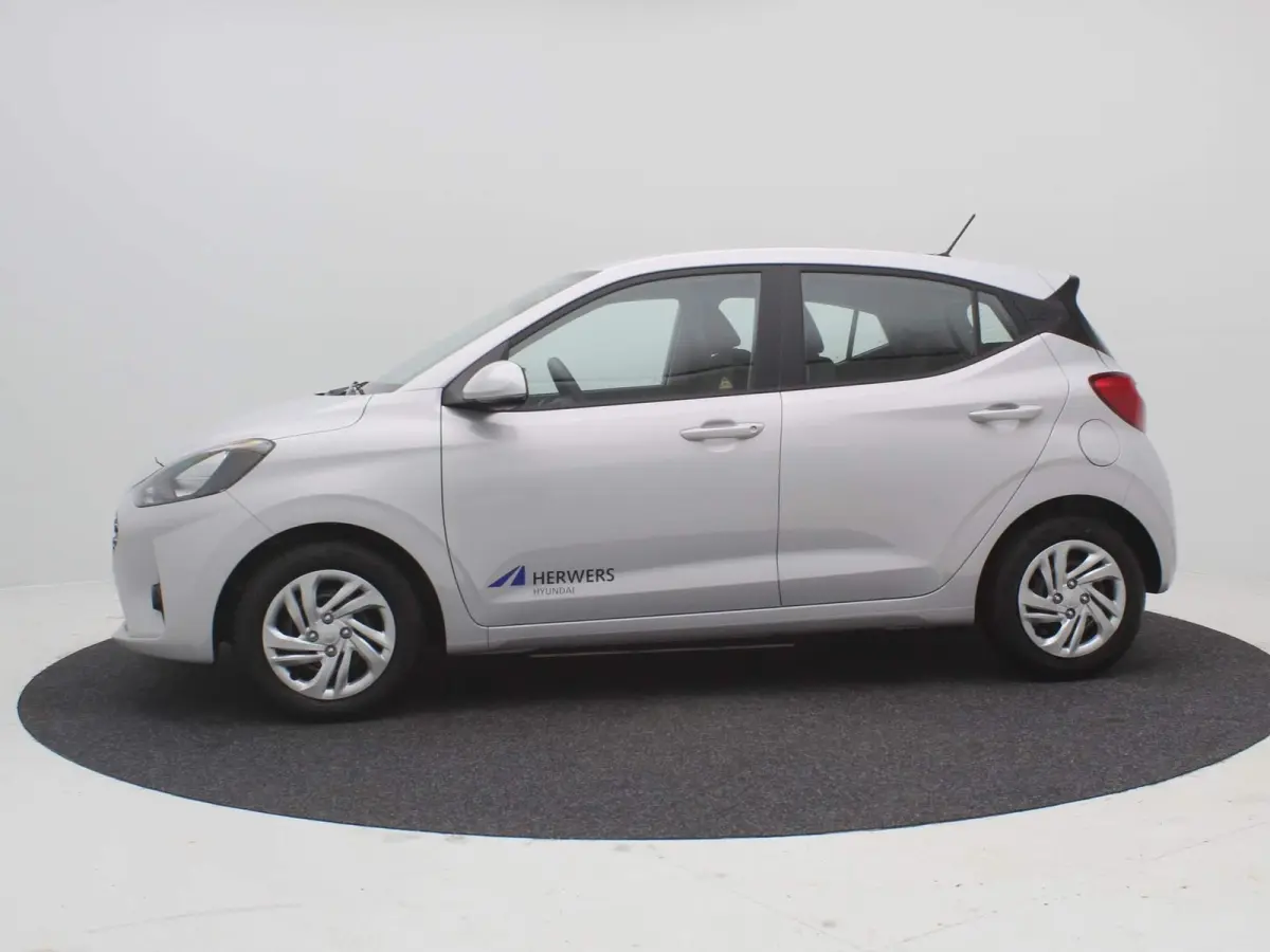 1.0 Comfort Smart / Navigatie / Cruise Control / Airco / LED dagrijverlichting / Achteruitrijcamera / Parkeersensoren achter / Fabrieksgarantie t/m 25-01-2030 /