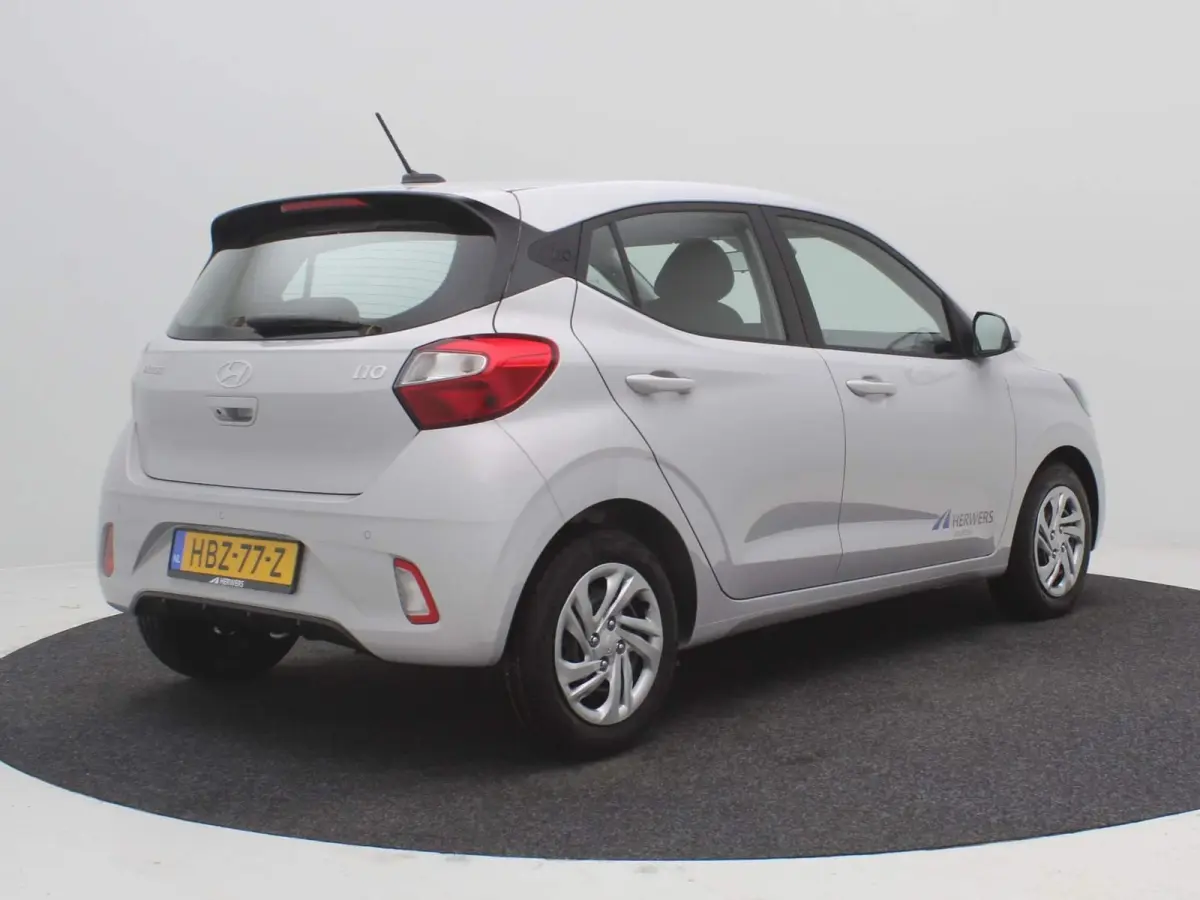 1.0 Comfort Smart / Navigatie / Cruise Control / Airco / LED dagrijverlichting / Achteruitrijcamera / Parkeersensoren achter / Fabrieksgarantie t/m 25-01-2030 /