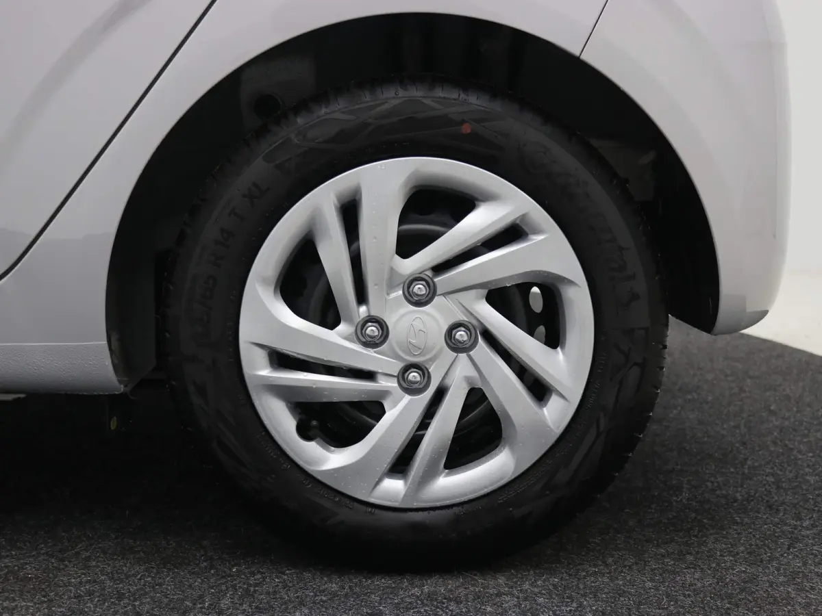 1.0 Comfort Smart / Navigatie / Cruise Control / Airco / LED dagrijverlichting / Achteruitrijcamera / Parkeersensoren achter / Fabrieksgarantie t/m 25-01-2030 /
